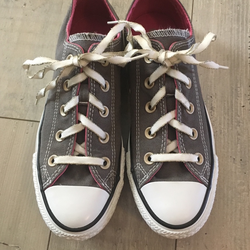 Double tongue converse